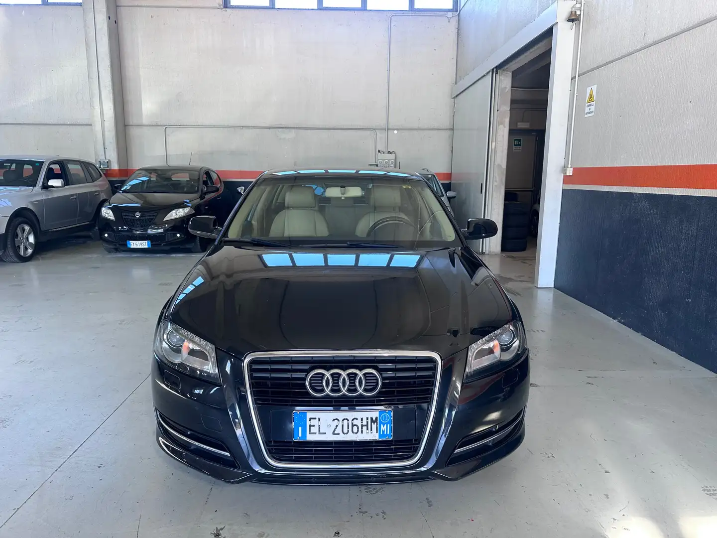 Audi A3 A3 II 2012  Sportback 1.6 tdi Young Edition 90cv Schwarz - 2