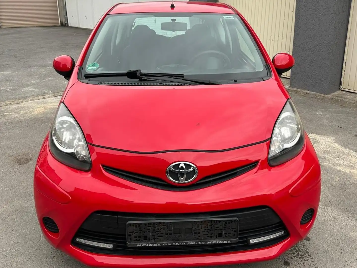 Toyota Aygo Cool 1 Hand Voll scheckheft Toyota Tüv Neu Rot - 2