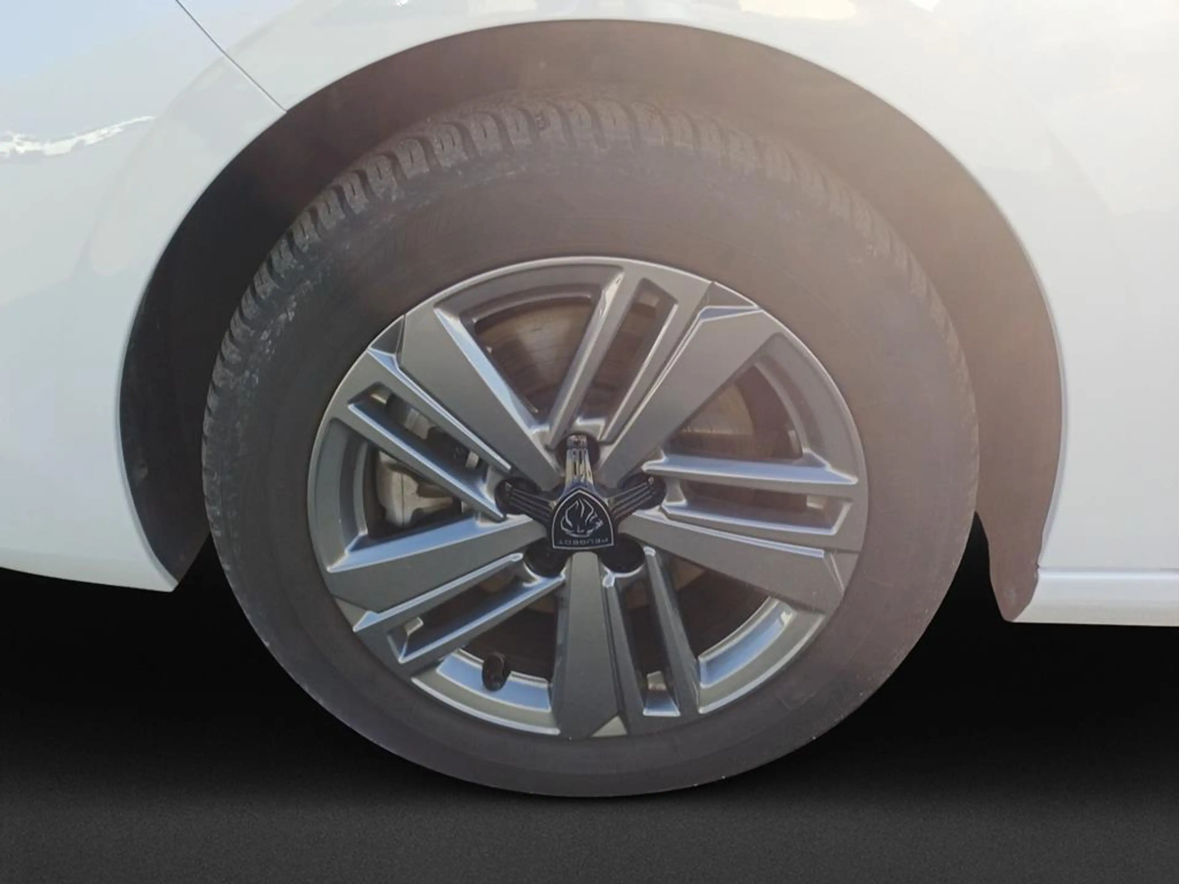 Peugeot 308 Allure — photo 8