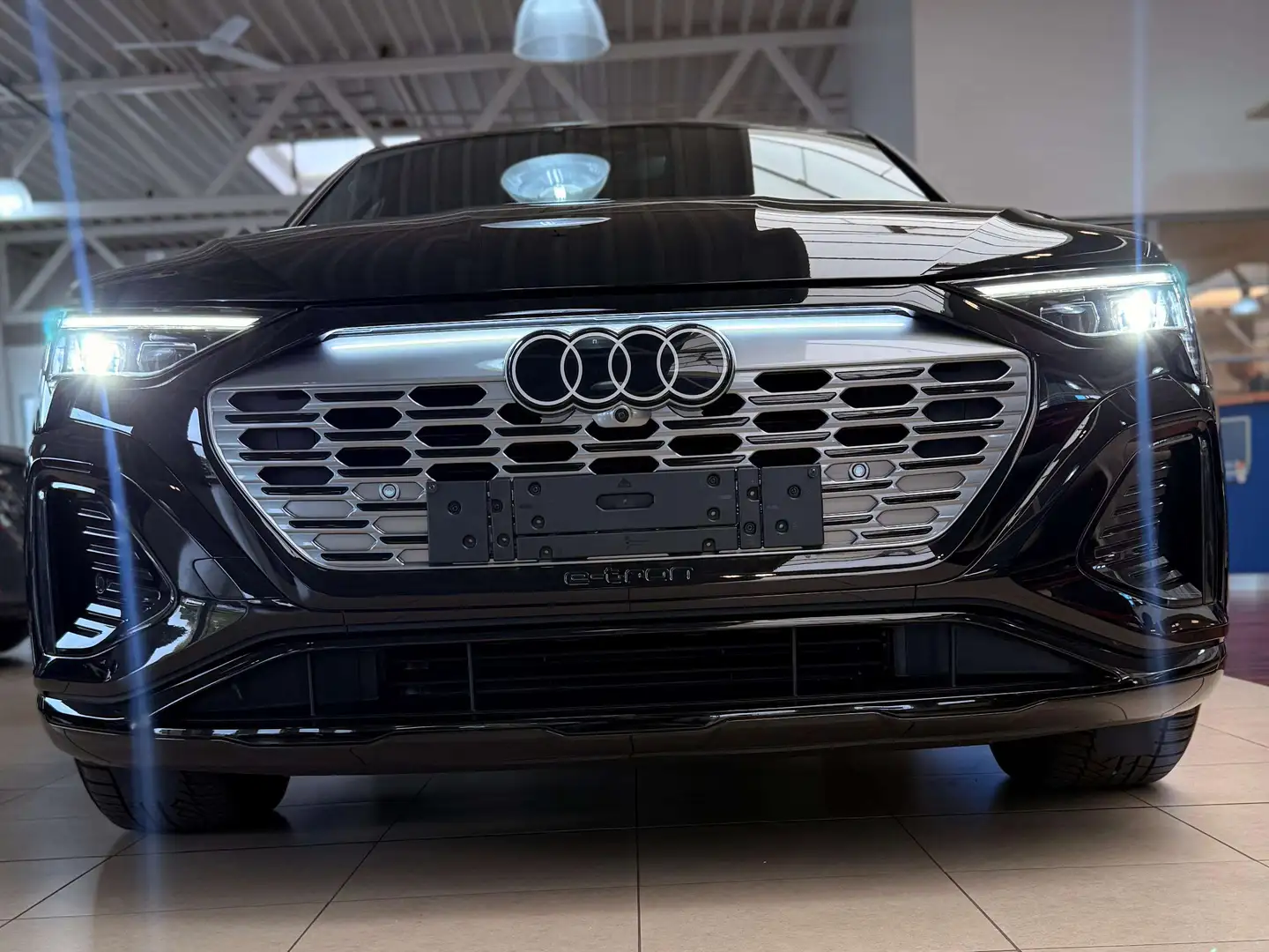 Audi Q8 e-tron Audi Q8 55 e-tron S line 408pk Panodak B\u0026O Noir - 2