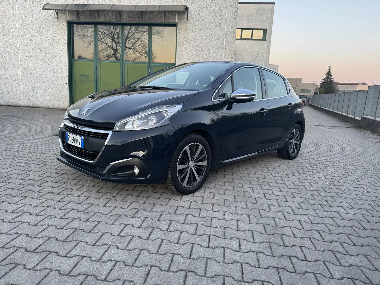 Peugeot 208 5p 1.2 puretech Allure 82cv - 2