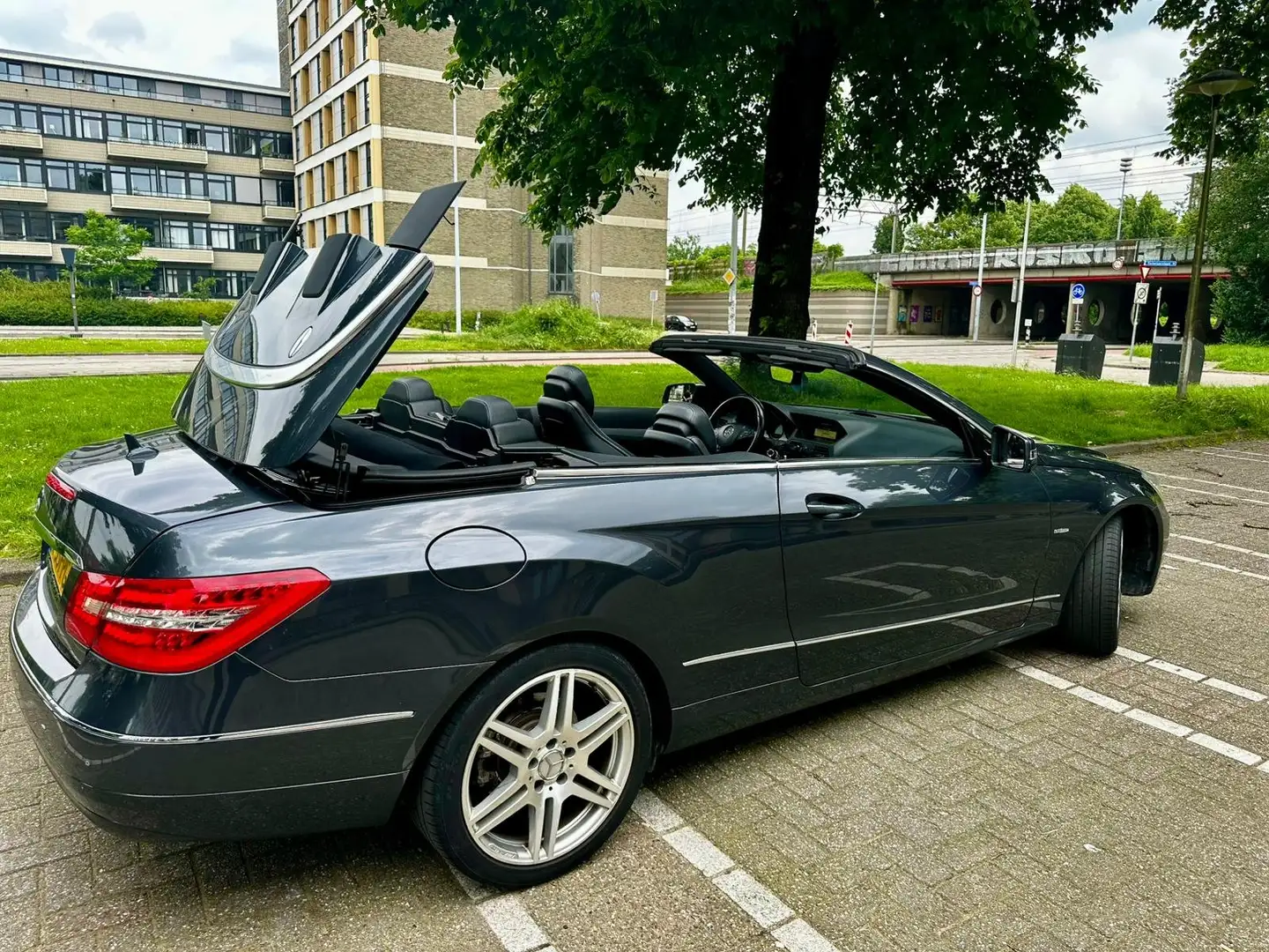 Mercedes-Benz E 200 E 200 Elegance Grijs - 1