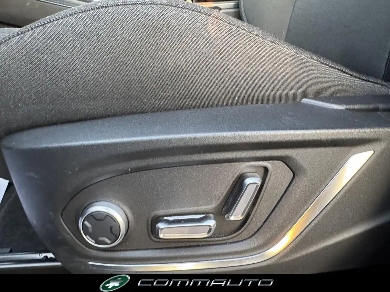 Lynk & Co 01 PHEV 15