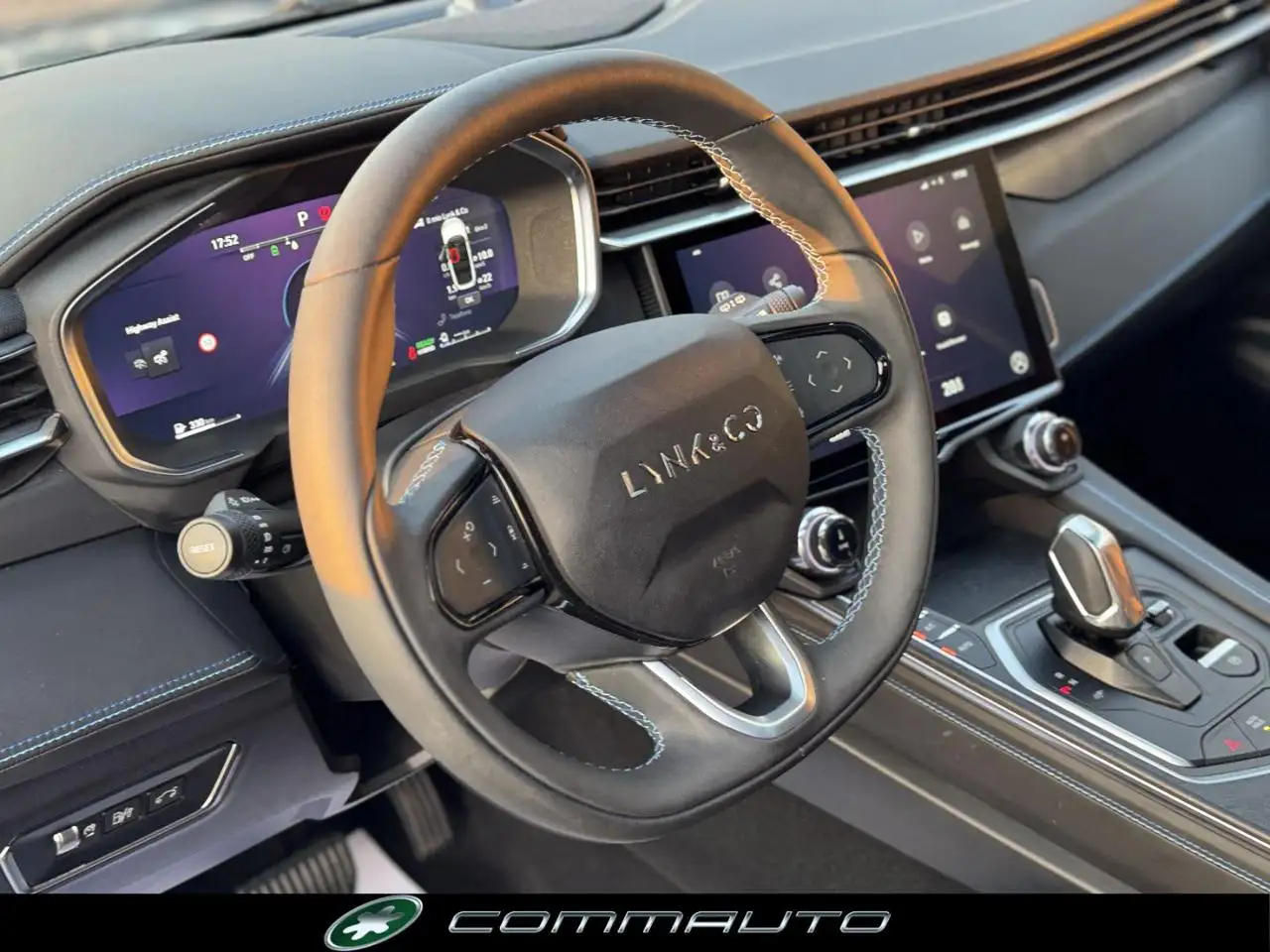 Lynk & Co 01 PHEV 10