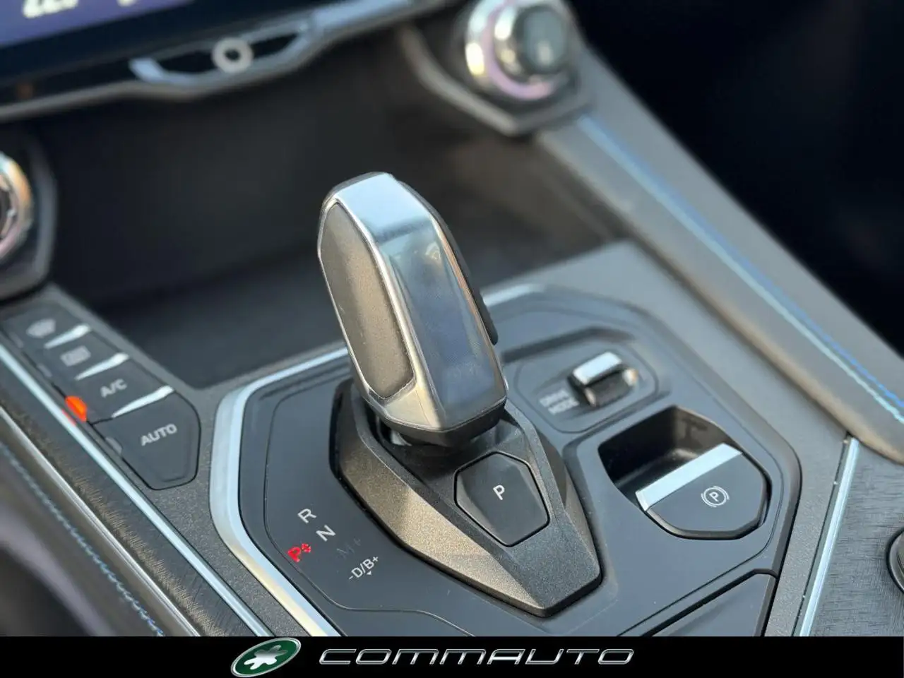 Lynk & Co 01 PHEV 25