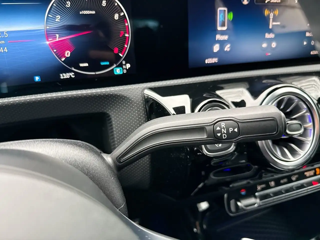 Mercedes-Benz CLA снимка Mercedes-Benz CLA