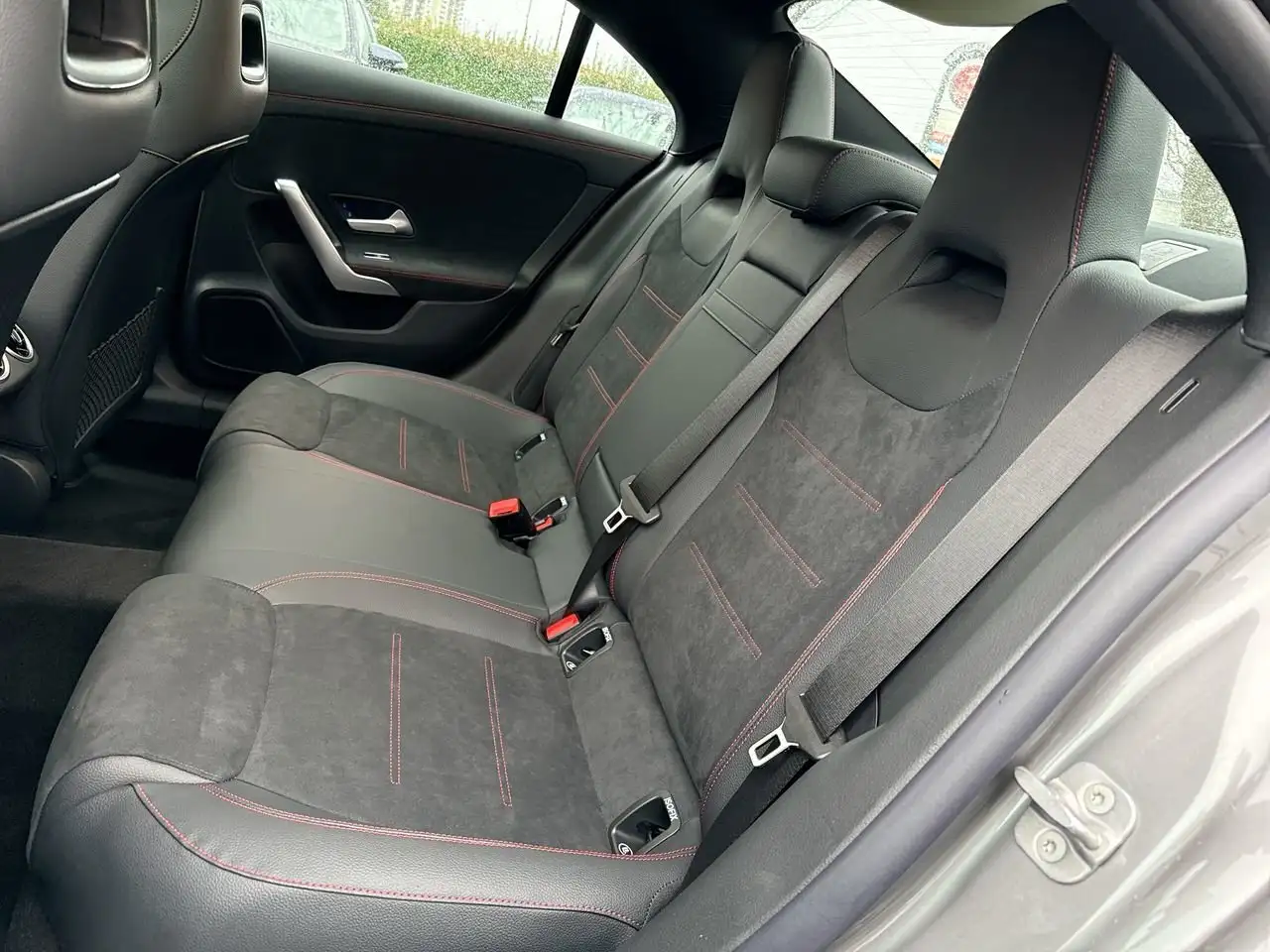 Mercedes-Benz CLA снимка Mercedes-Benz CLA