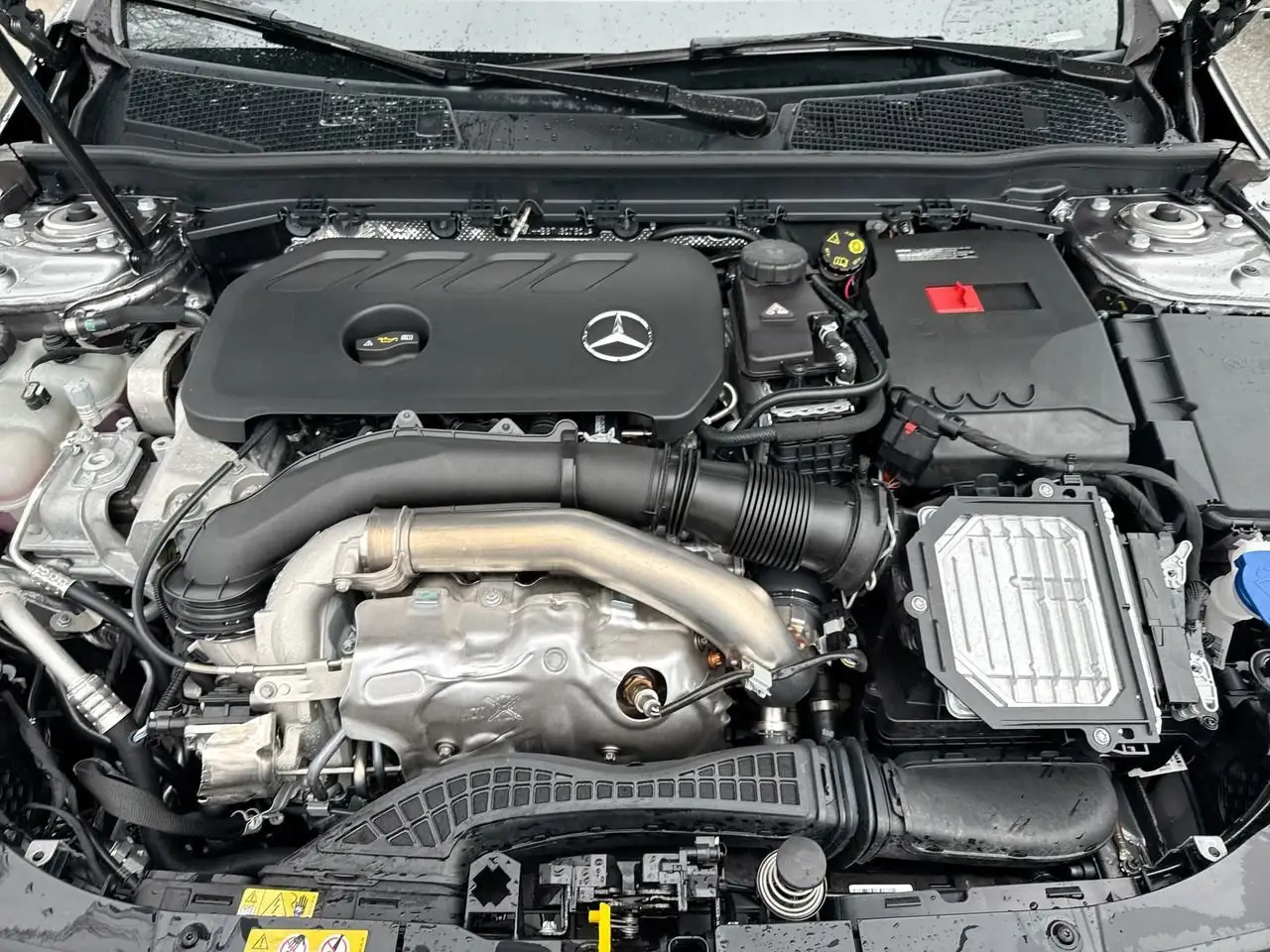 Mercedes-Benz CLA снимка Mercedes-Benz CLA
