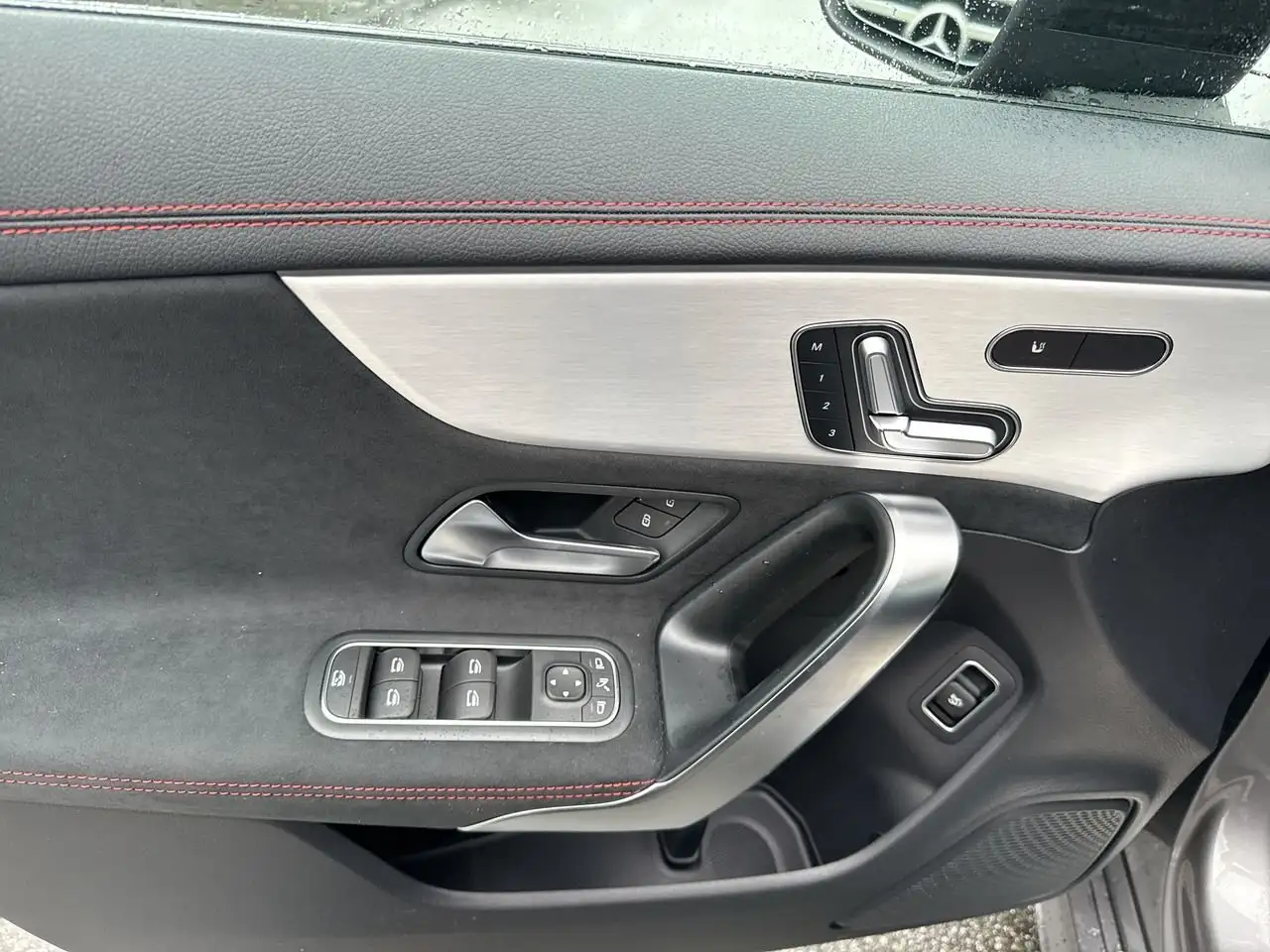 Mercedes-Benz CLA снимка Mercedes-Benz CLA