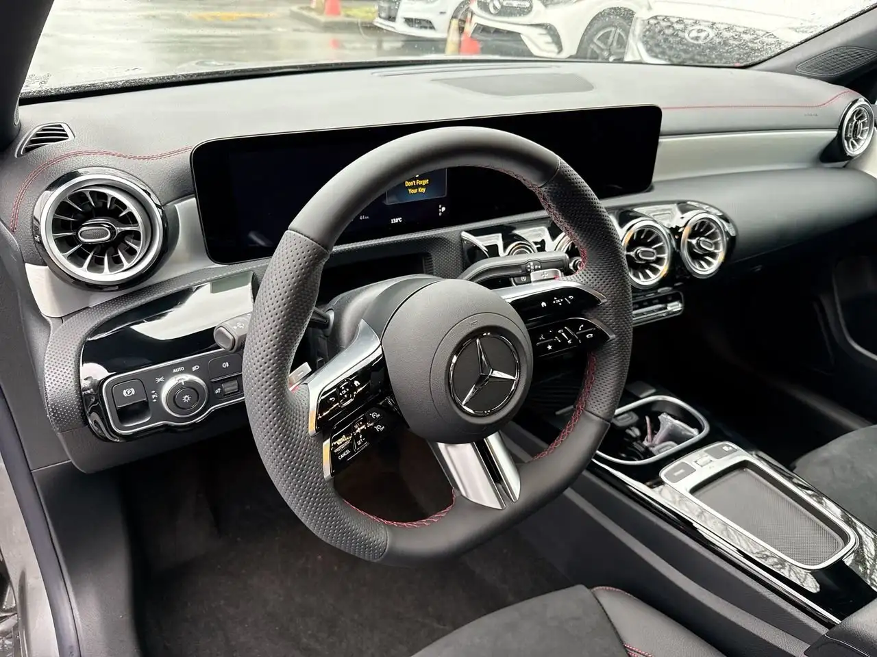 Mercedes-Benz CLA снимка Mercedes-Benz CLA