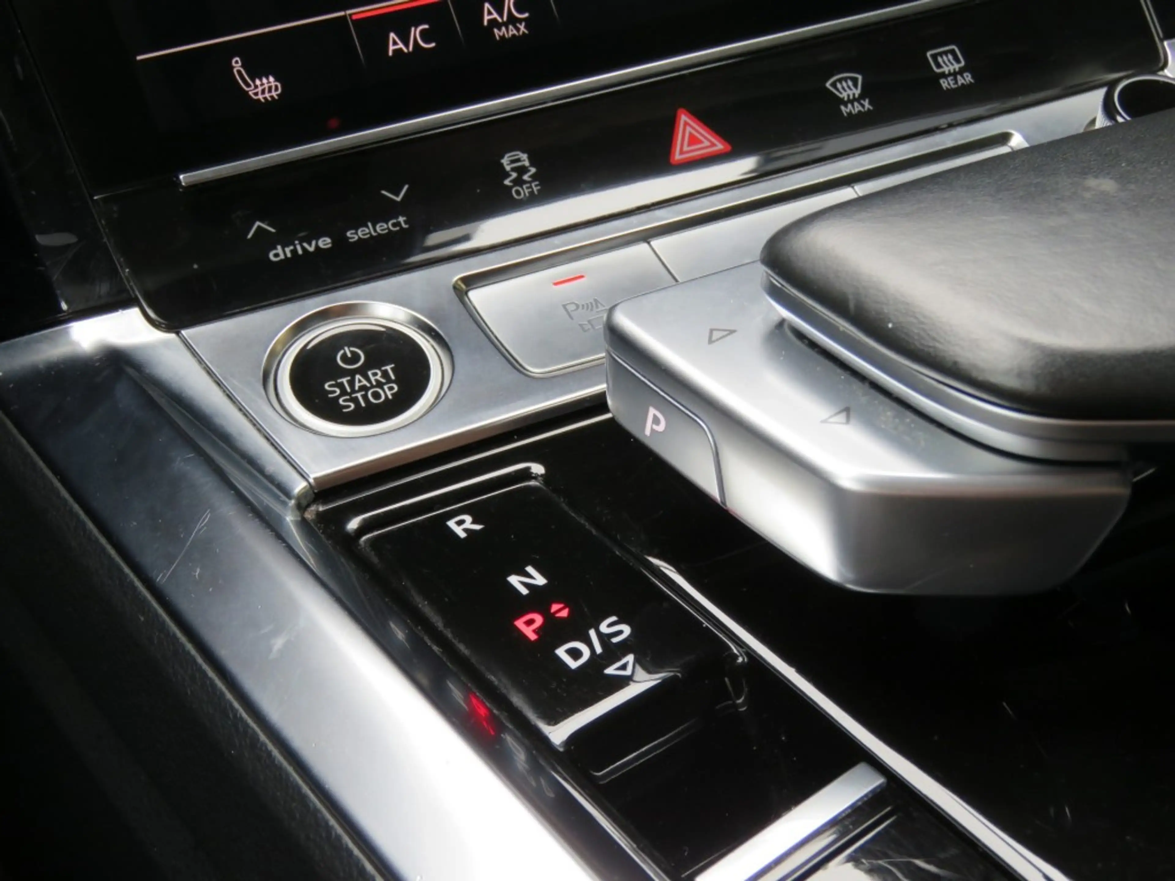 Audi e-tron 55 QUATTRO 95kWh Advanced / Trekhaak / 20 Inch / C — photo 31