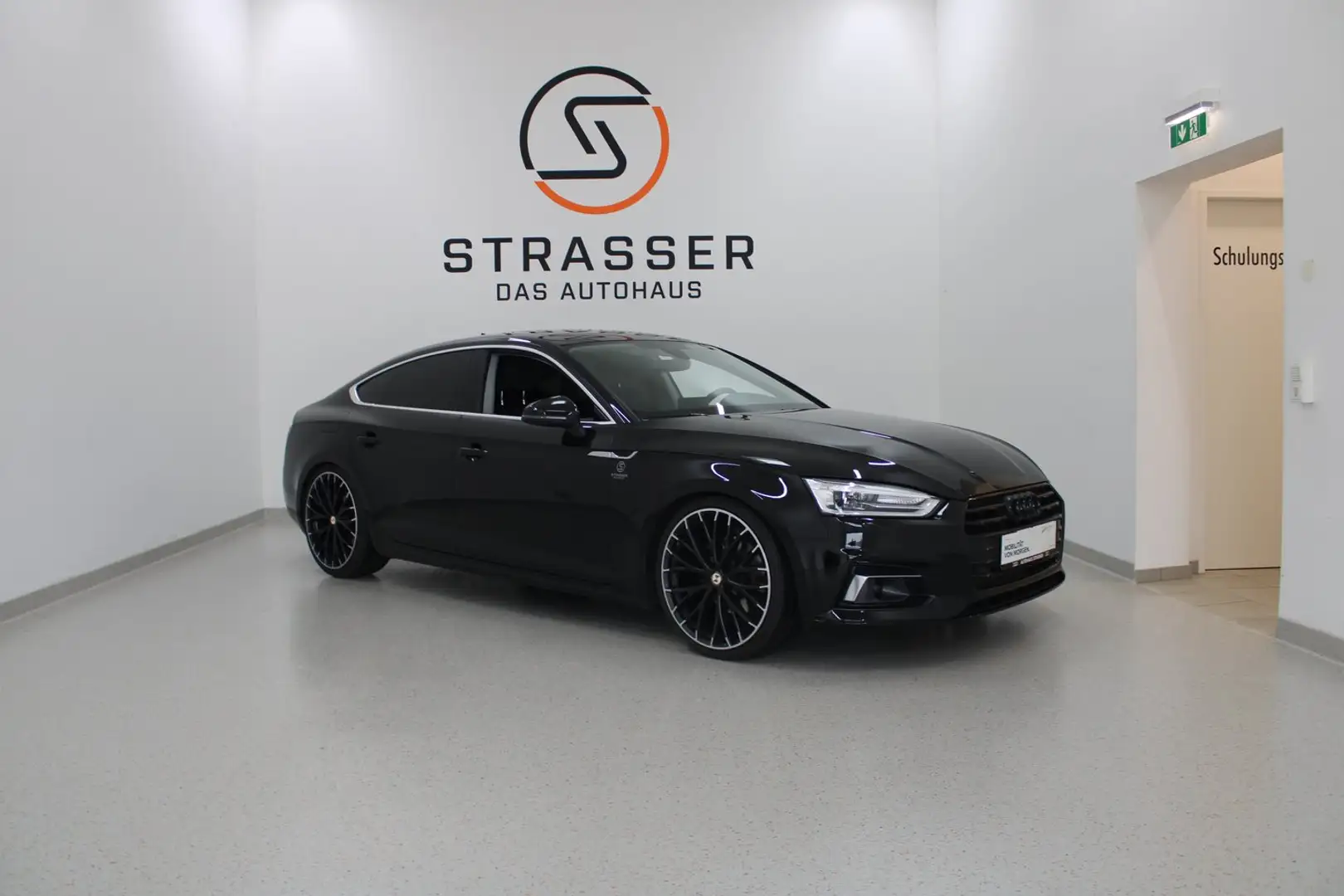 Audi A5 40 TFSI Sport Schwarz - 1