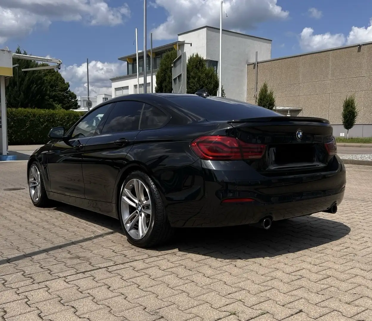 BMW 440 i Sport Line Schwarz - 2