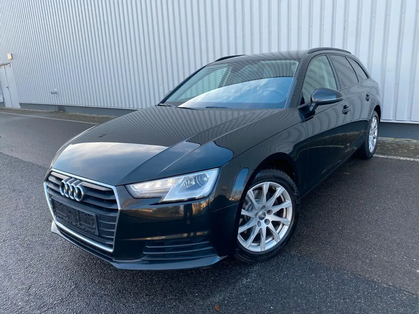 Audi A4 Avant Schwarz - 1