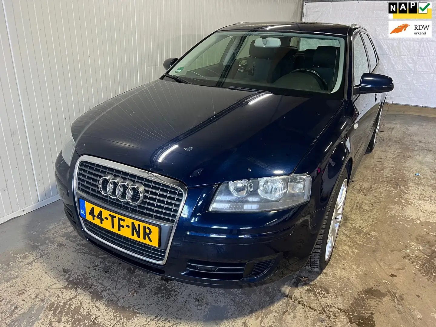 Audi A3 Sportback 1.6 FSI Attraction Bleu - 1