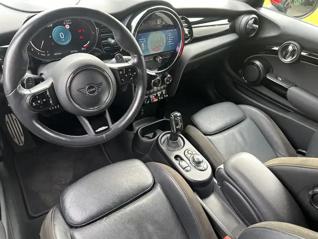 Mini Cooper view 13