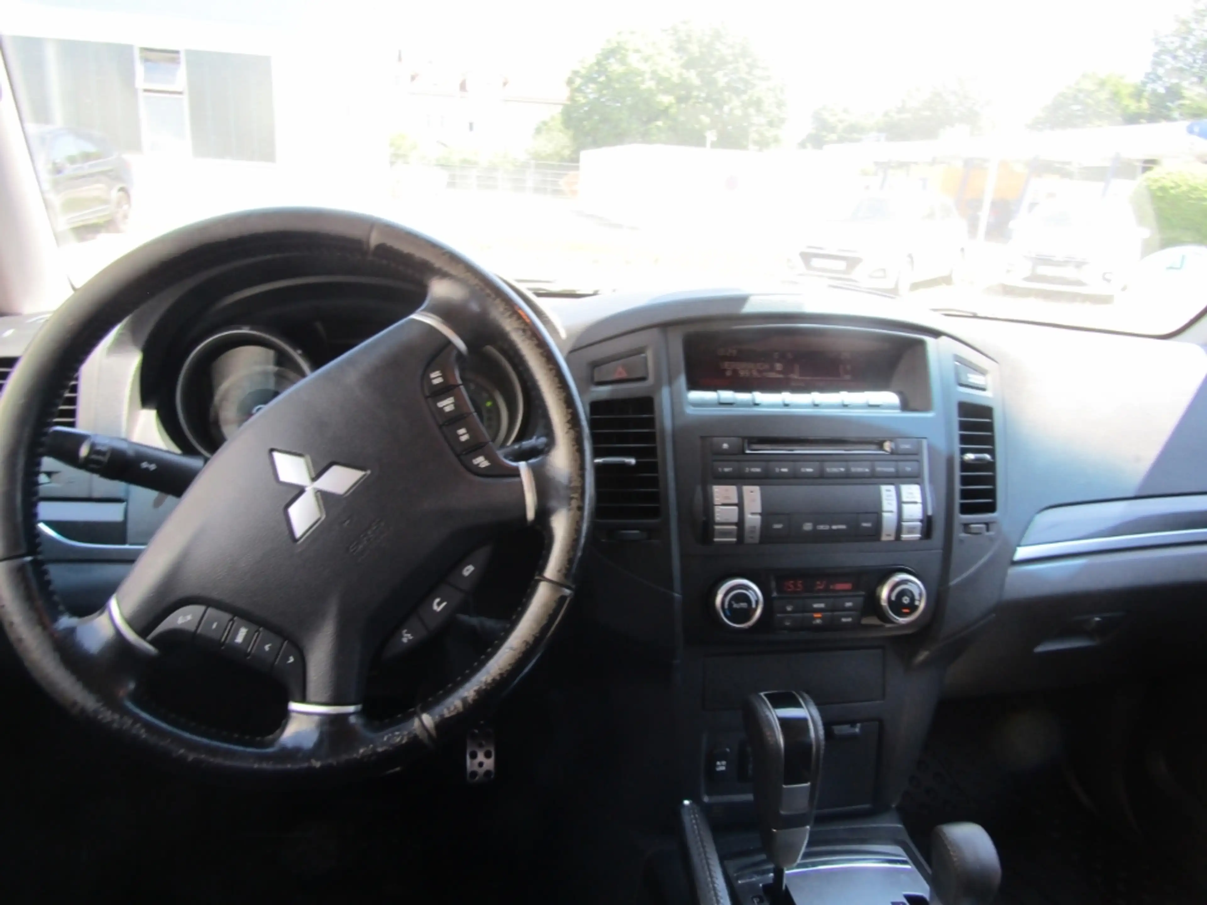 Mitsubishi Pajero 3.2 DI-D Intense AUTOMATIK KAMERA KLIMA SHZ — photo 7