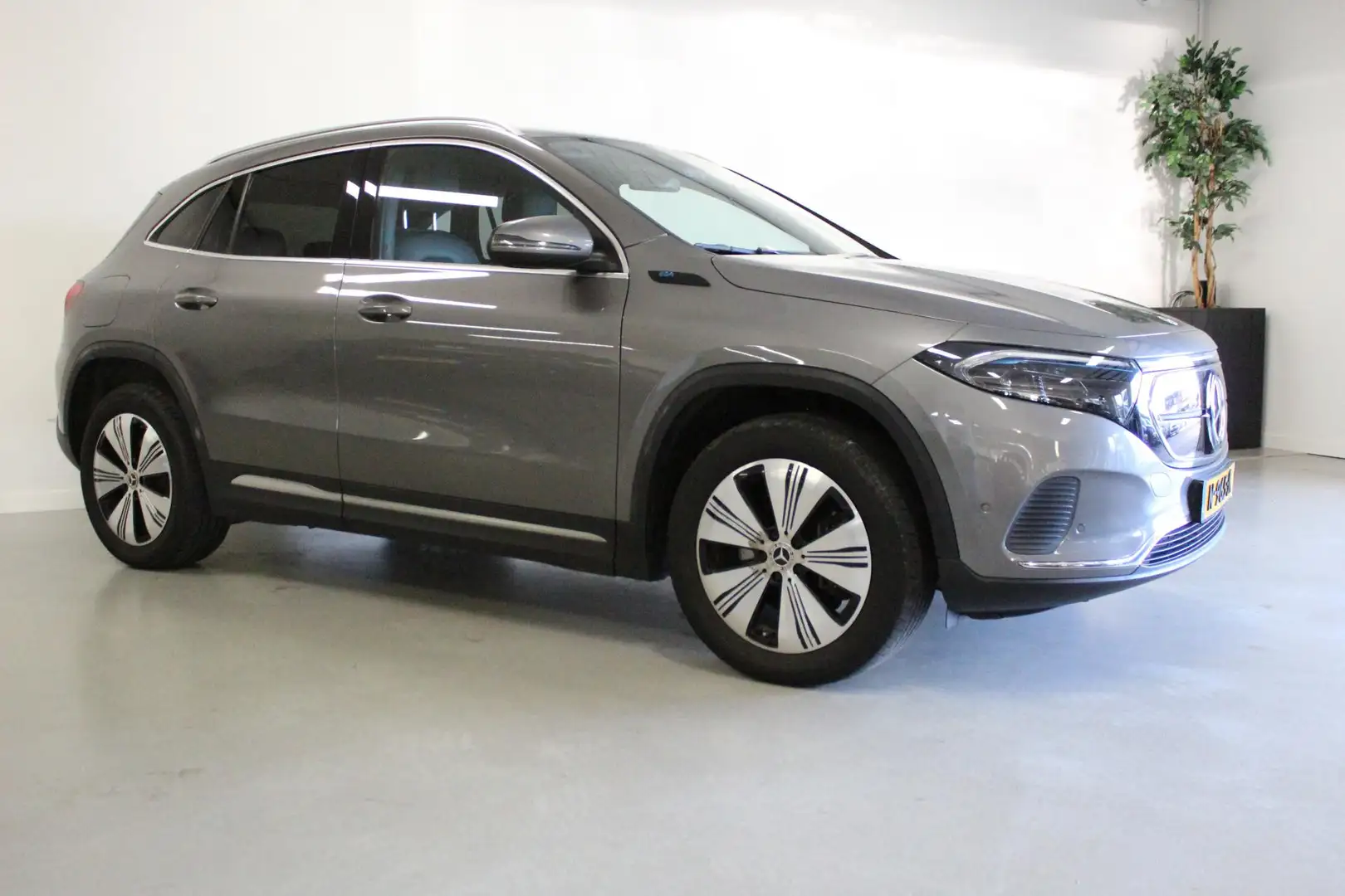 Mercedes-Benz EQA 250 Business Solution Luxury 67 kWh | 366KM | CAMERA | Gris - 2