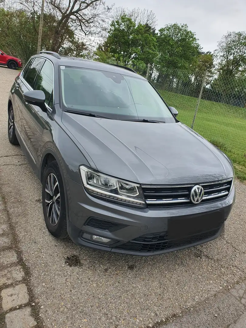 Volkswagen Tiguan 1,6 TDI SCR Comfortline Pickerl gültig bis 09/2027 Grau - 1