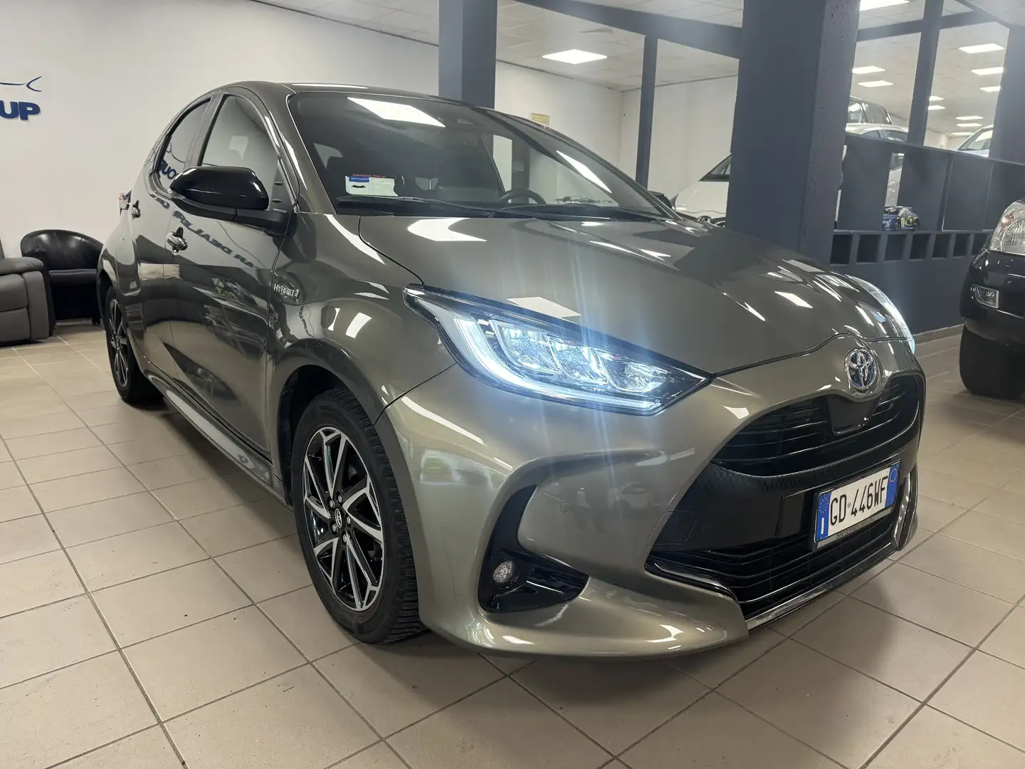 Toyota Yaris Yaris 1.5h Lounge Grigio - 1