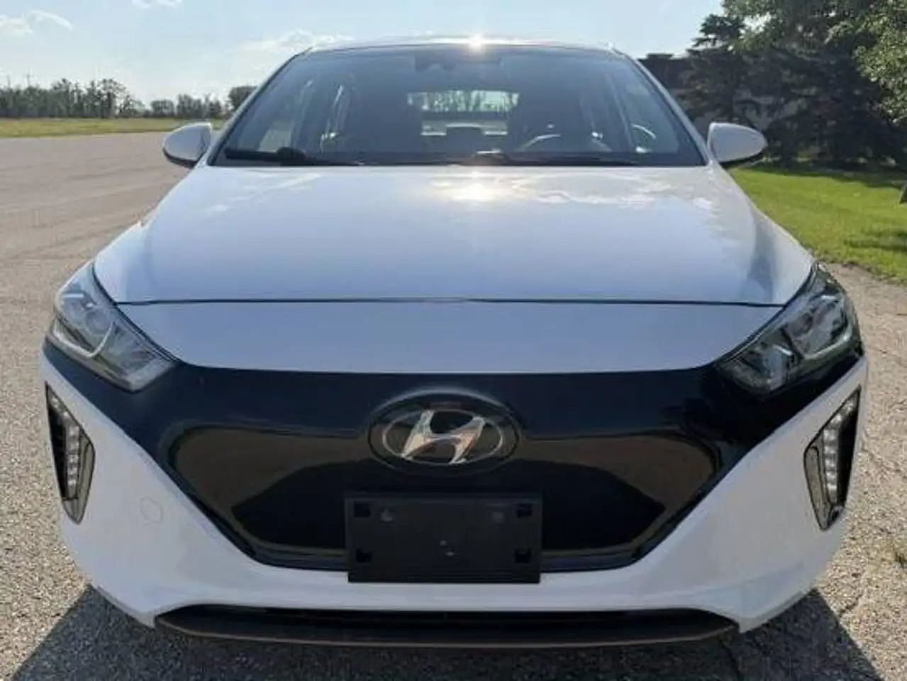 Hyundai IONIQ photo Hyundai IONIQ