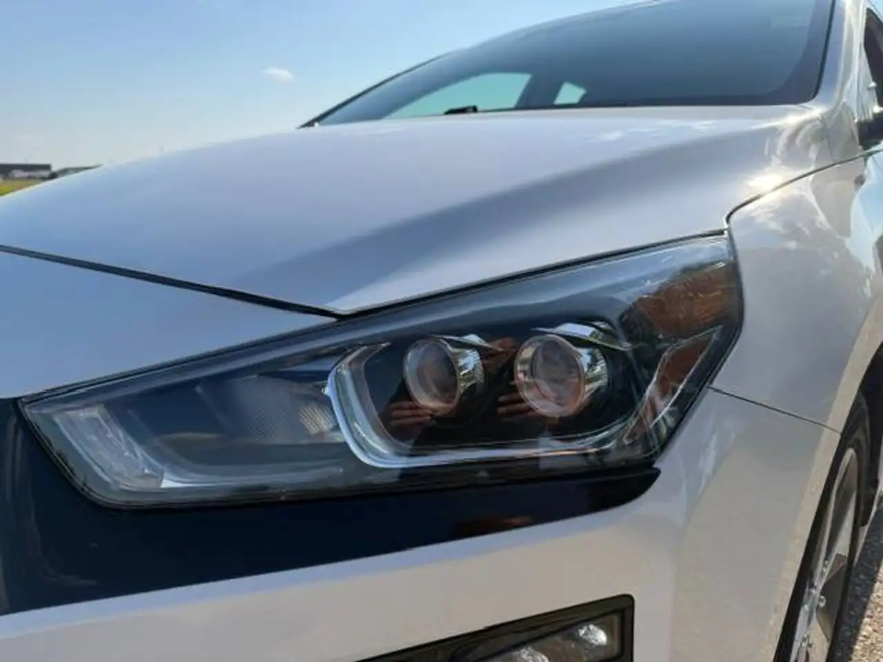 Hyundai IONIQ photo Hyundai IONIQ