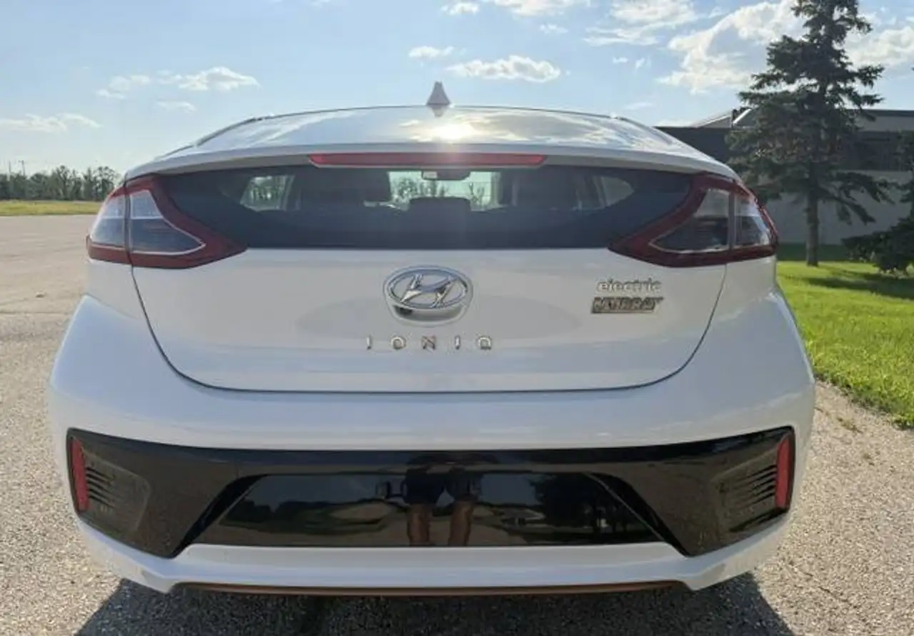 Hyundai IONIQ photo Hyundai IONIQ