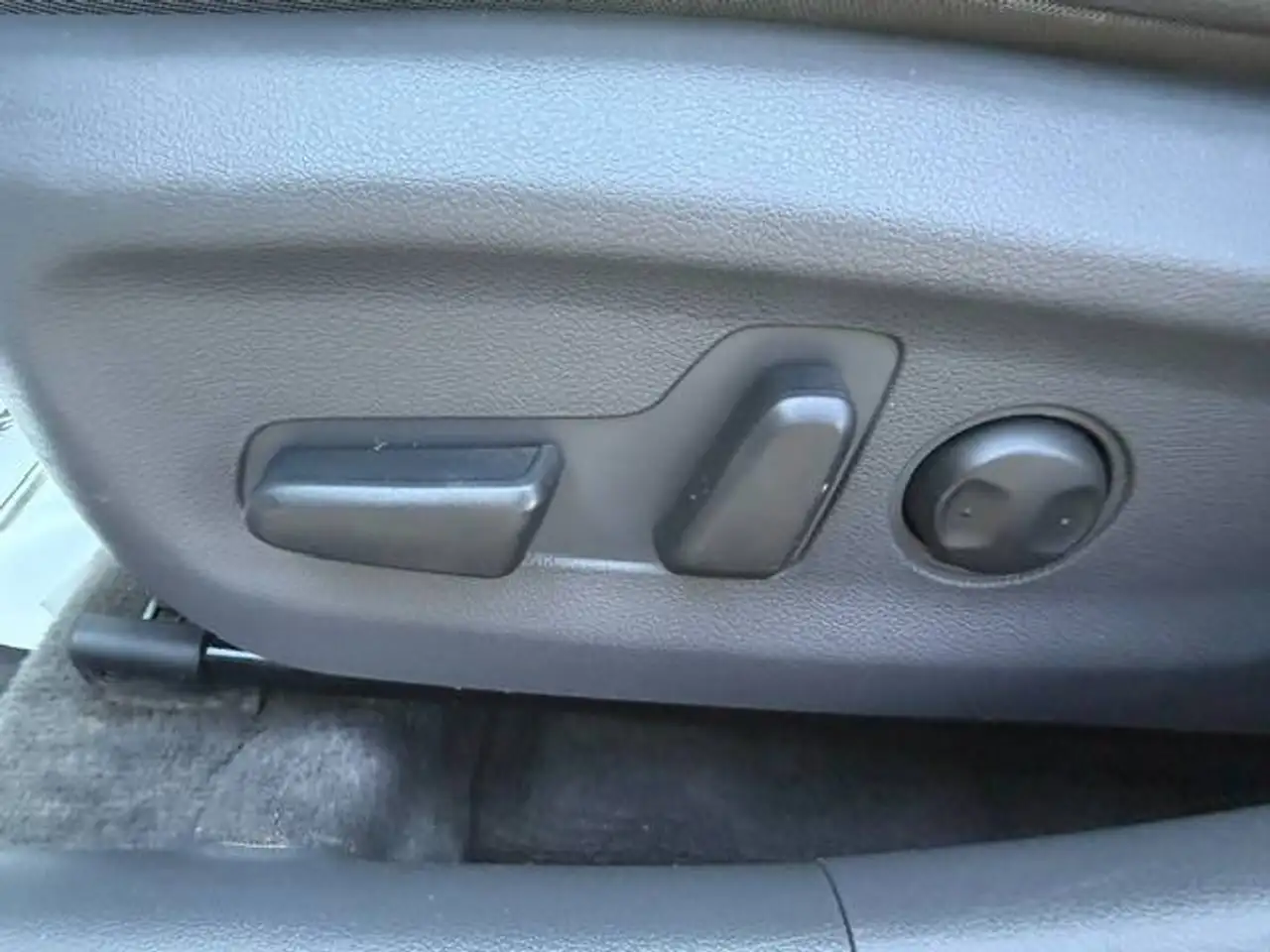 Hyundai IONIQ photo Hyundai IONIQ