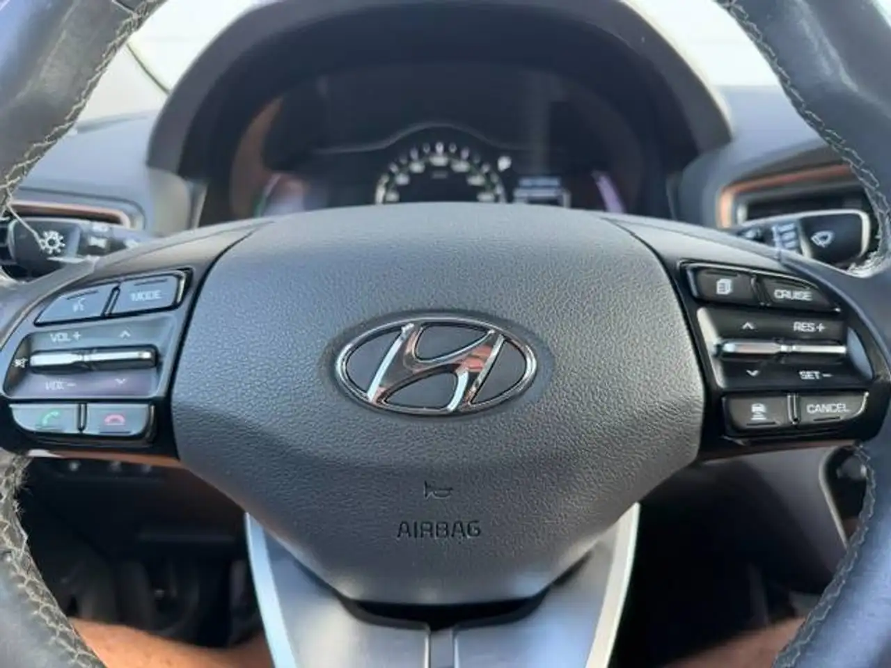 Hyundai IONIQ photo Hyundai IONIQ