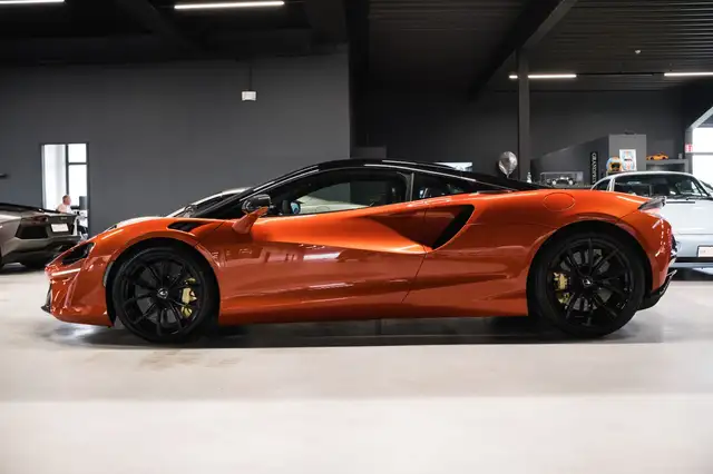 McLaren Artura -Lift-Tech.Pack-Prac.Pack-B&W-Steuer!