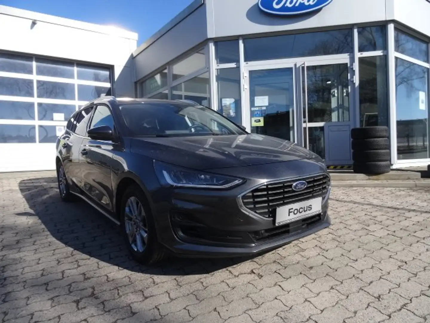 Ford Focus Turnier 1.0 EcoBoost Start-Stopp-System TITANIUM Grau - 2