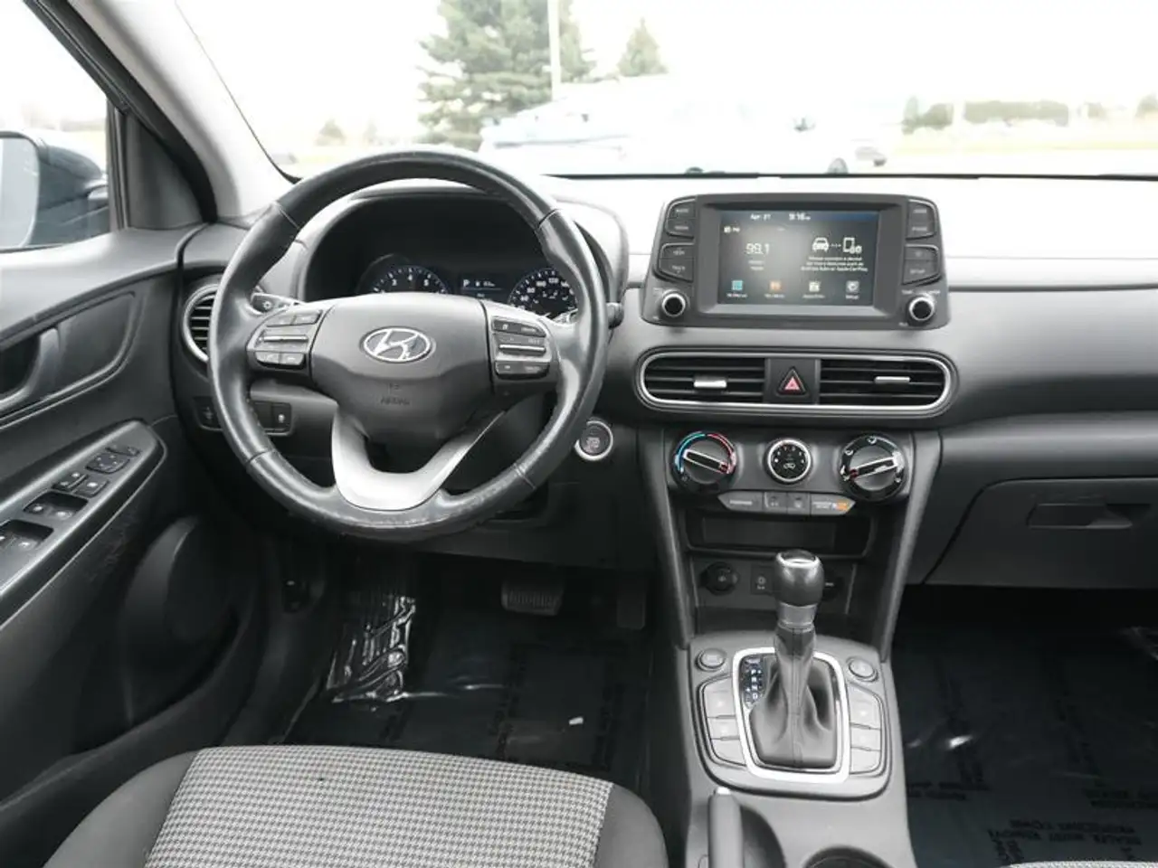 Hyundai KONA снимка Hyundai KONA