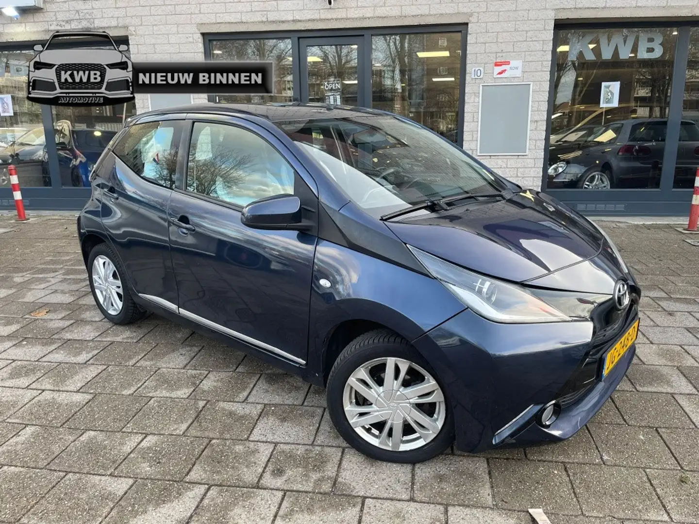 Toyota Aygo 1.0 VVT-i x-play Navi Camera 5DRS BEURT Blau - 1