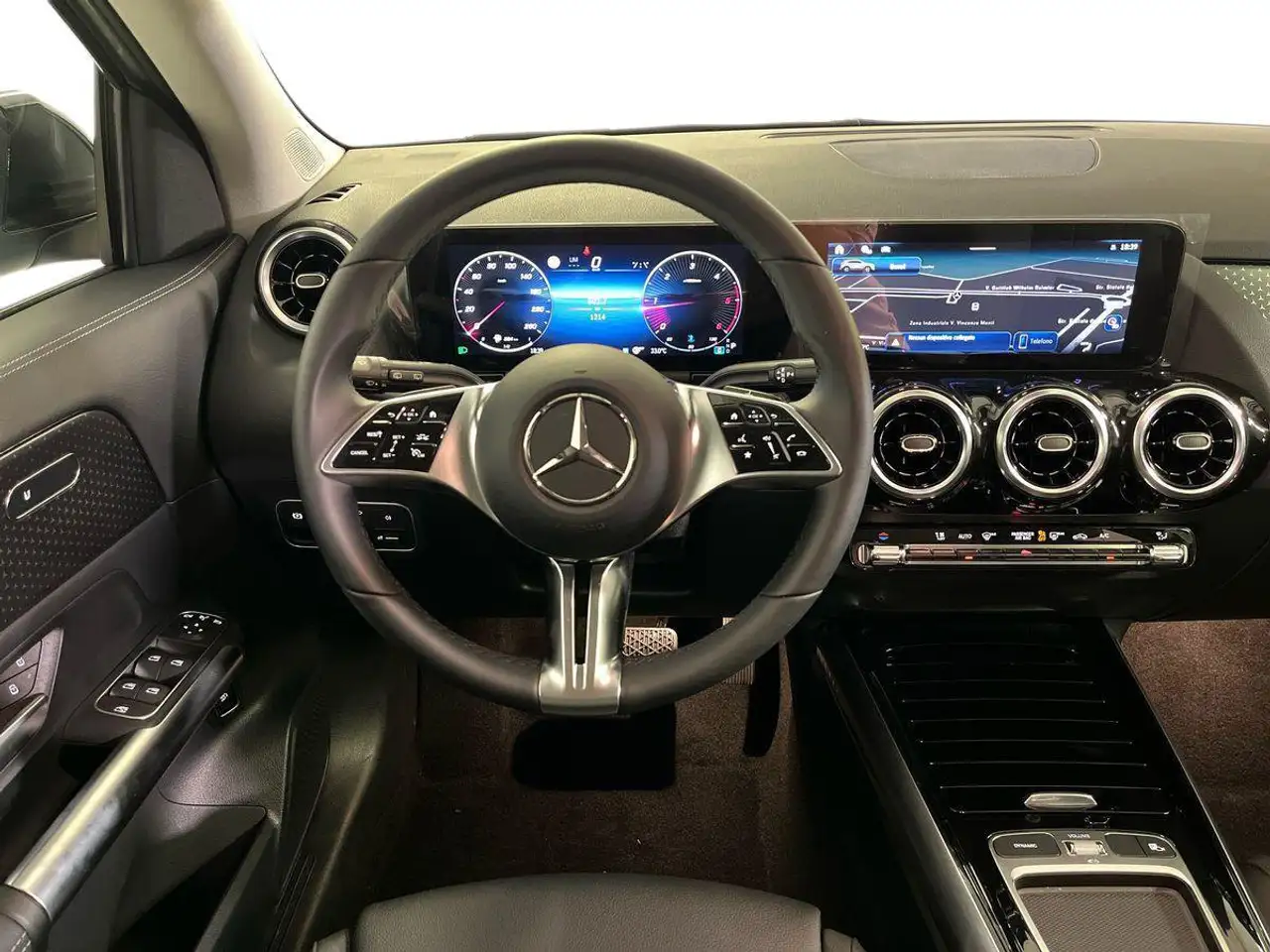 Mercedes-Benz GLA 2026 — фото 11