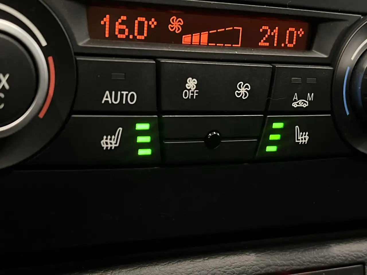 BMW X1 снимка BMW X1