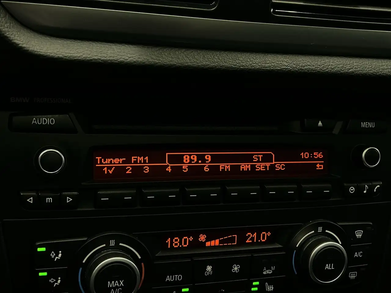 BMW X1 снимка BMW X1