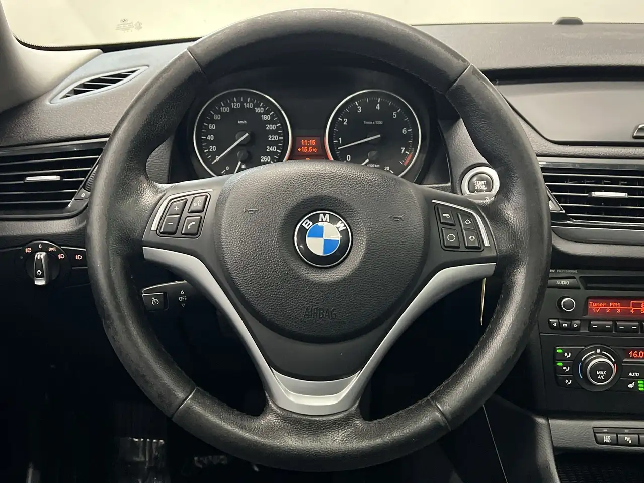 BMW X1 снимка BMW X1
