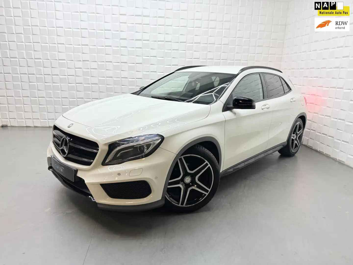 Mercedes-Benz GLA 200 AMG NIGHT PDC LEER NAVI NAP Bianco - 1