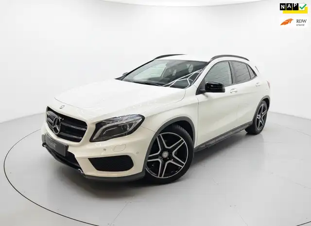 Mercedes-Benz GLA 200 AMG NIGHT PDC LEER NAVI NAP