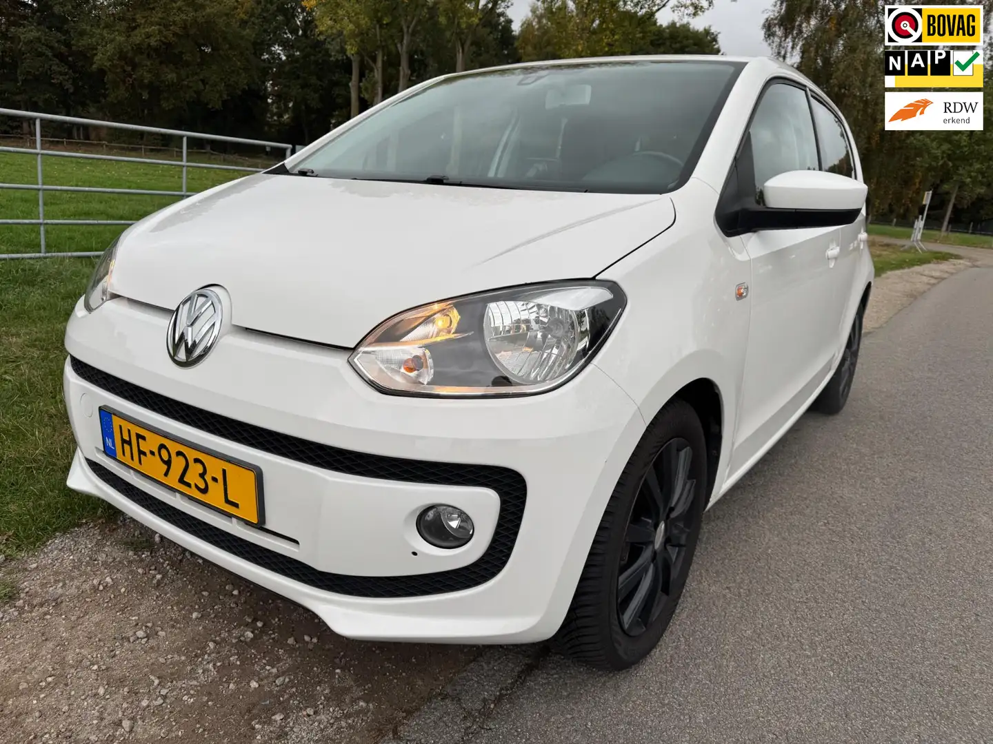 Volkswagen up! 1.0 high up! BlueMotion met navigatie en airco Bianco - 1