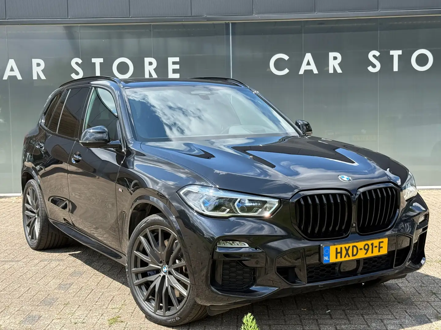 BMW X5 XDrive45e M-Sport Laser|Skylounge|22'|Harman|Bremb Zwart - 2