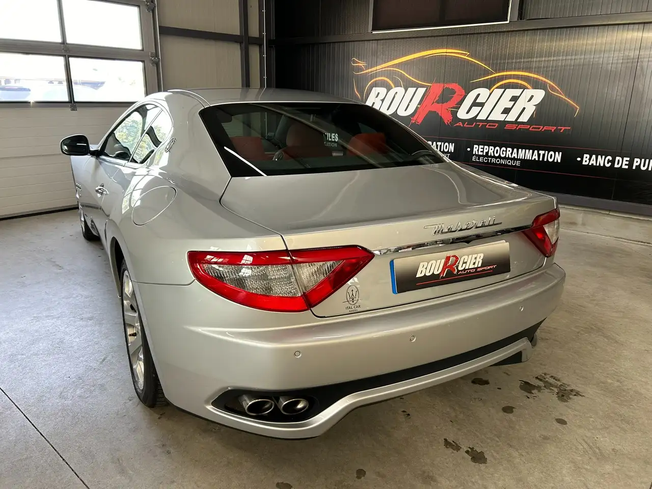 4.2 V8 405