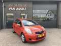 Toyota Yaris 1.3 VVTi Sol Airco Oranje - thumbnail 1