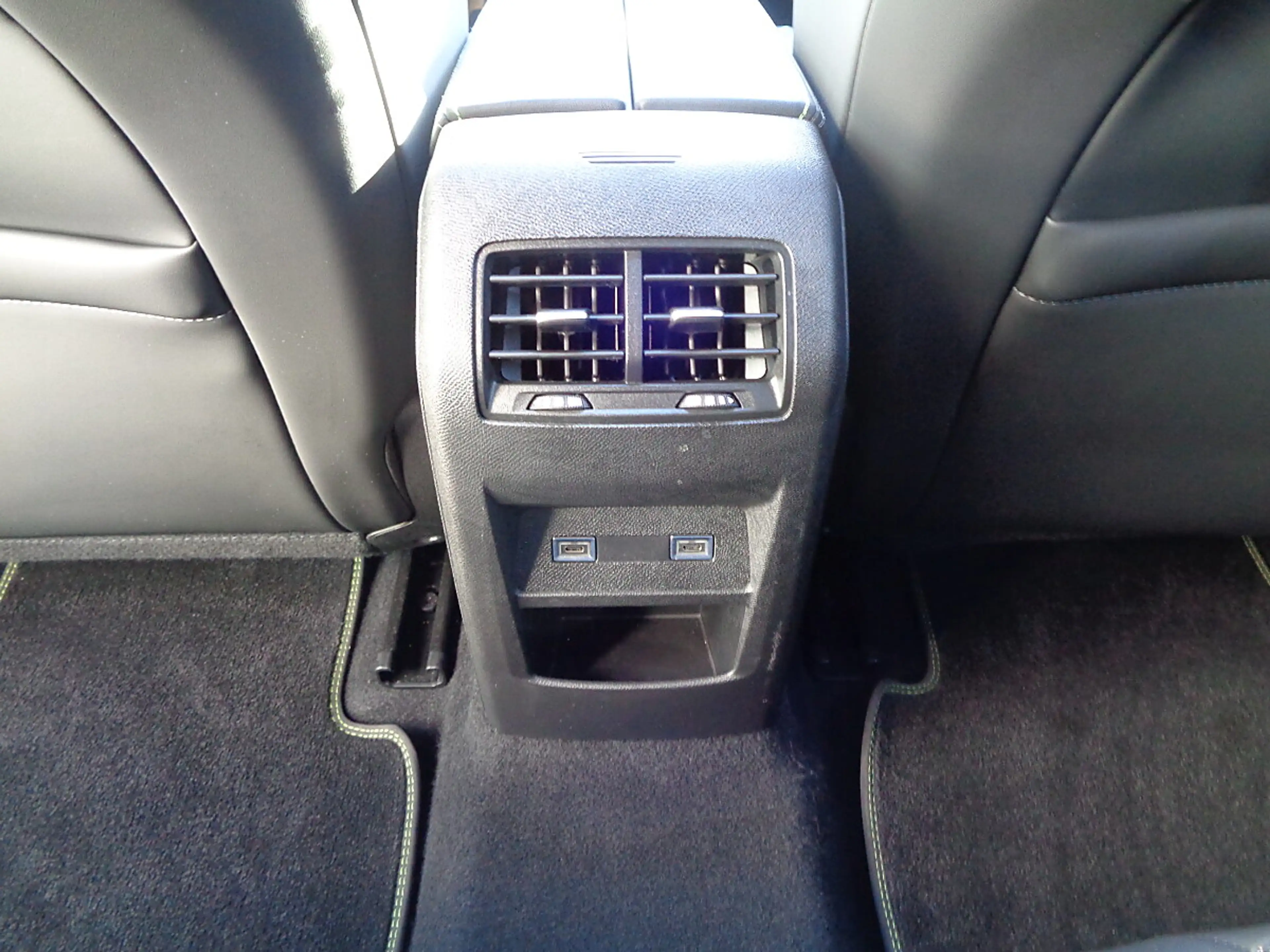 Peugeot 308 SW Hybrid 145 e-DSC6 GT — photo 15