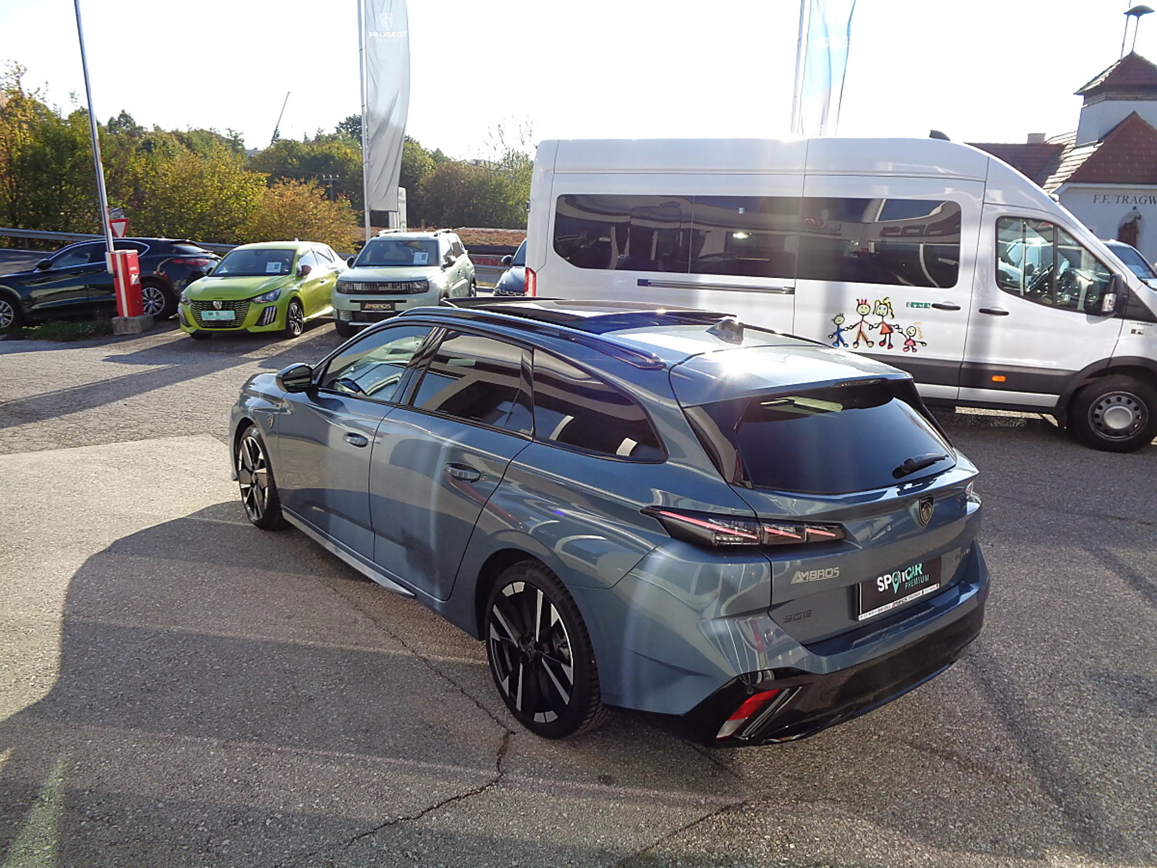 Peugeot 308 SW Hybrid 145 e-DSC6 GT — photo 9