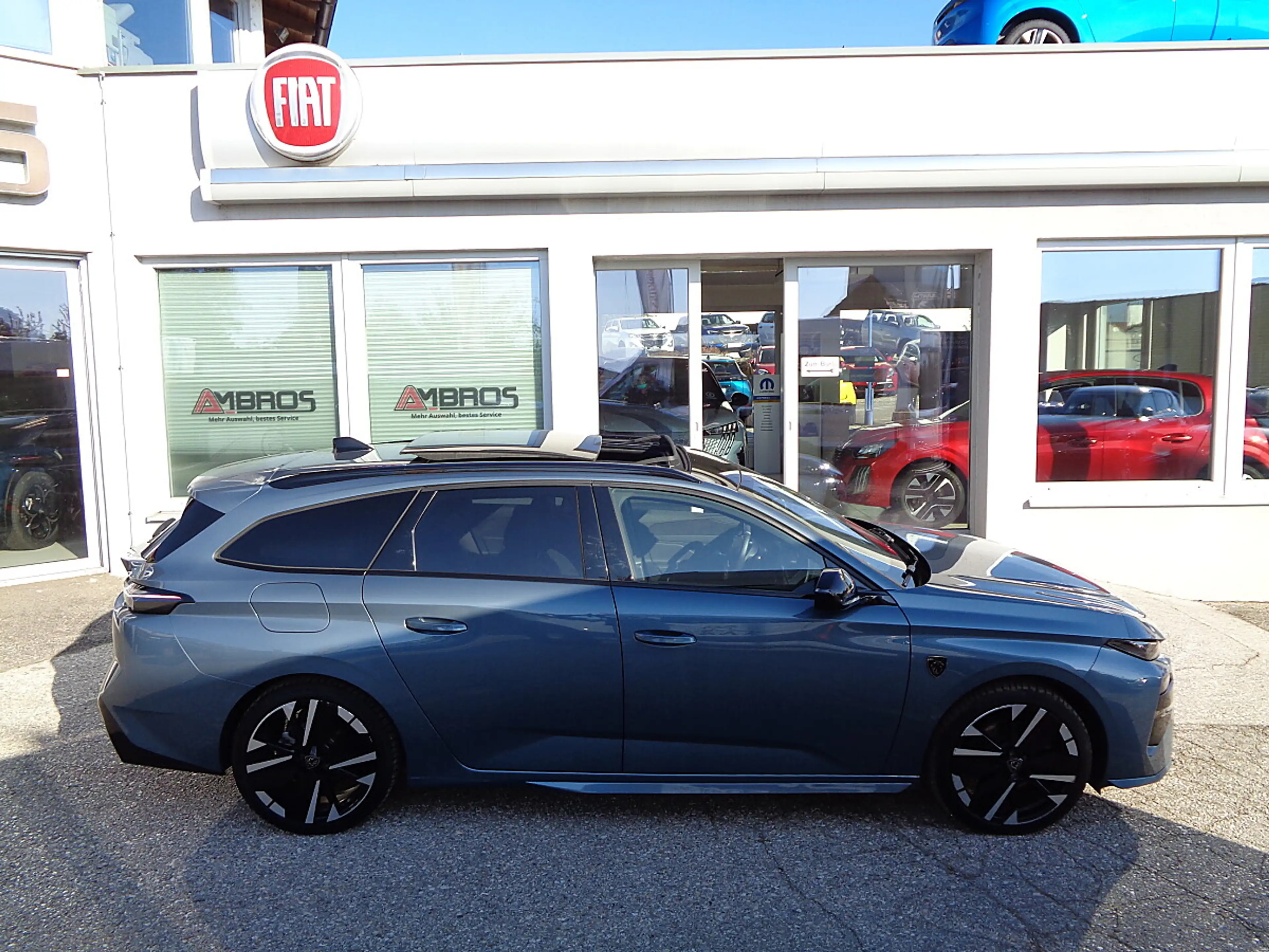 Peugeot 308 SW Hybrid 145 e-DSC6 GT — photo 4