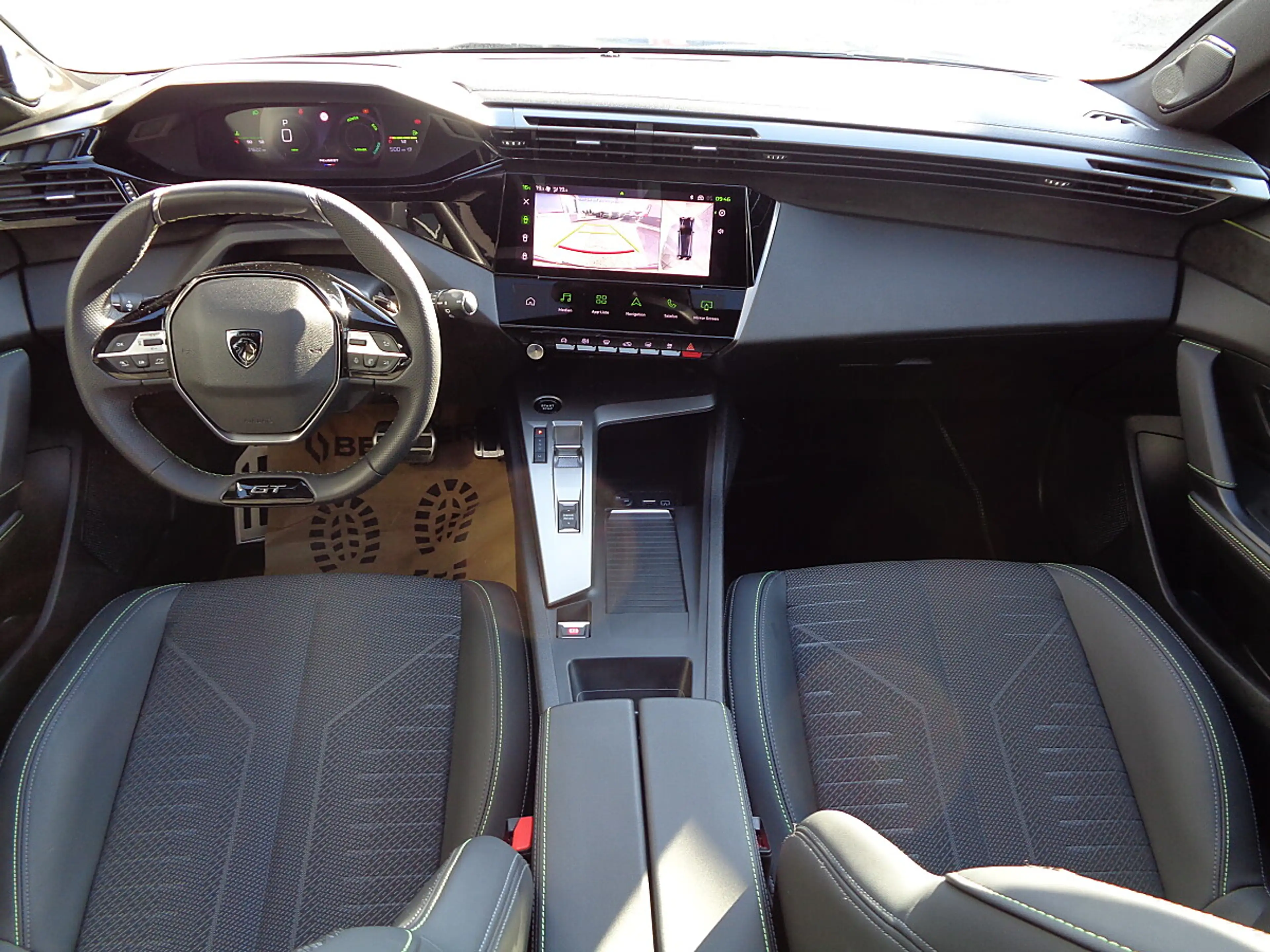 Peugeot 308 SW Hybrid 145 e-DSC6 GT — photo 3