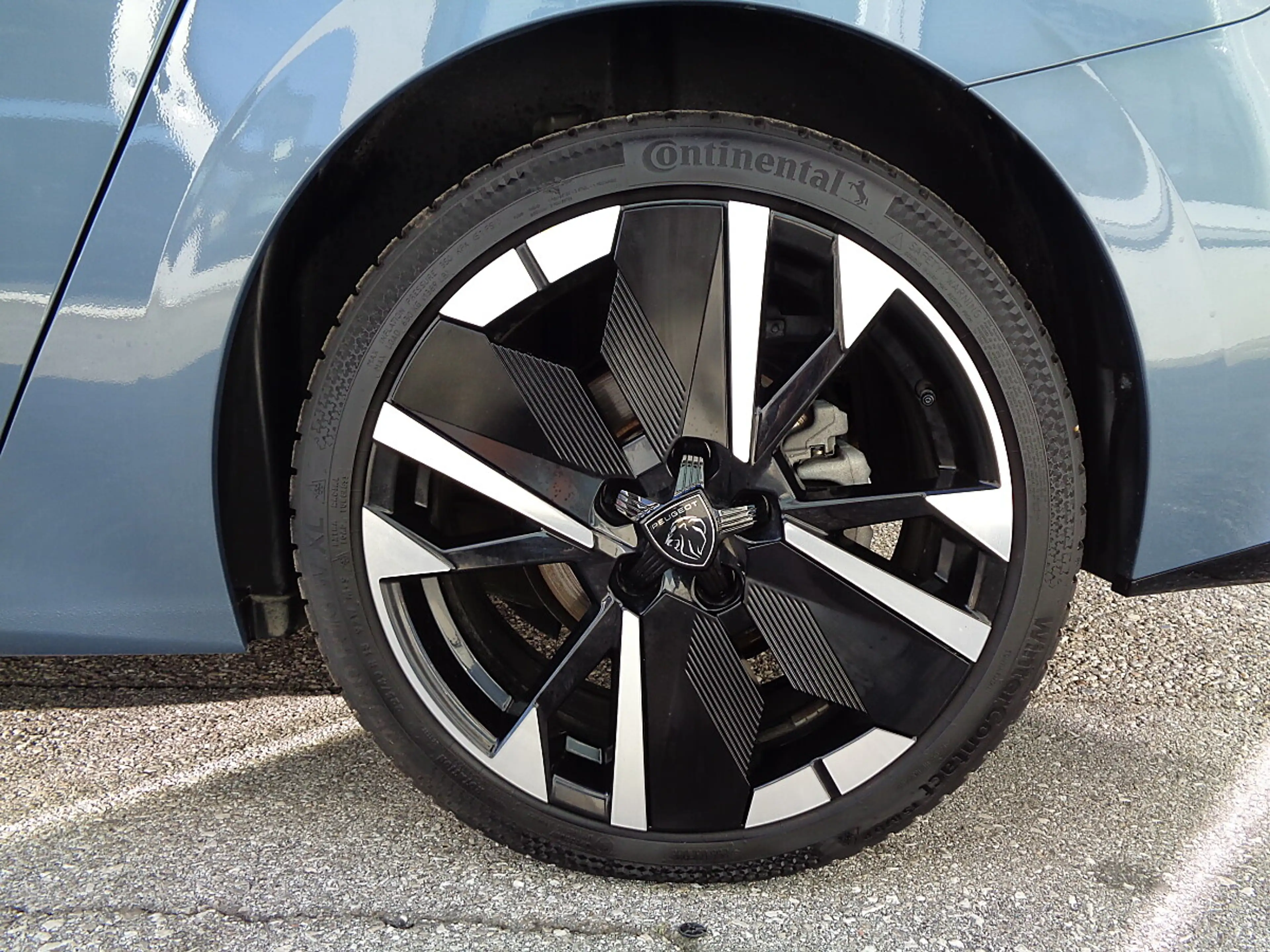 Peugeot 308 SW Hybrid 145 e-DSC6 GT — photo 13