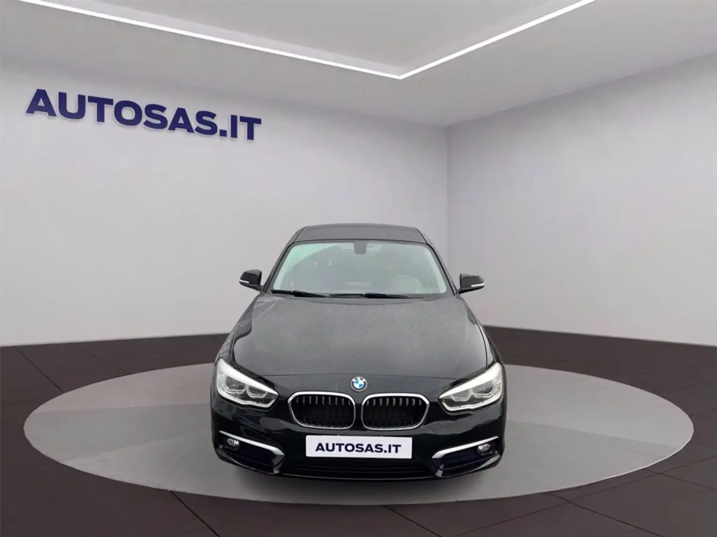BMW 116 d 5p. Urban Zwart - 1