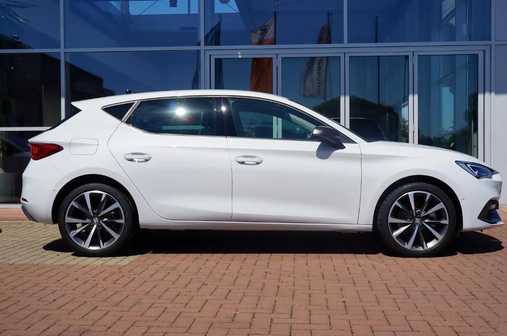 SEAT Leon e-Hybrid FR 1.4 TSI 18'Alu,App,Kamera,ACC Weiß - 2